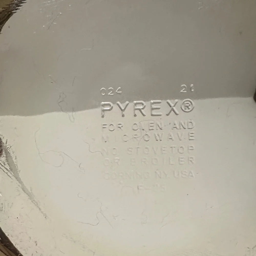 Vintage Pyrex Amber 2 Qt Covered Casserole Dish (024 / 624-C Lid)